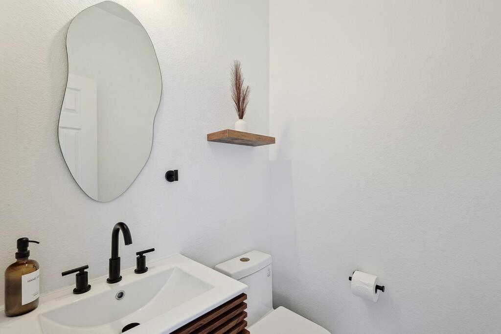 Wellness Oasis 5Br W Pool + Huge Yard + Fire Pit Βίλα Sachse Εξωτερικό φωτογραφία