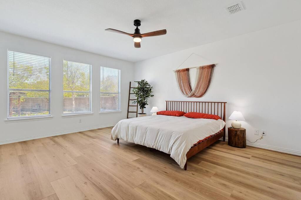 Wellness Oasis 5Br W Pool + Huge Yard + Fire Pit Βίλα Sachse Εξωτερικό φωτογραφία