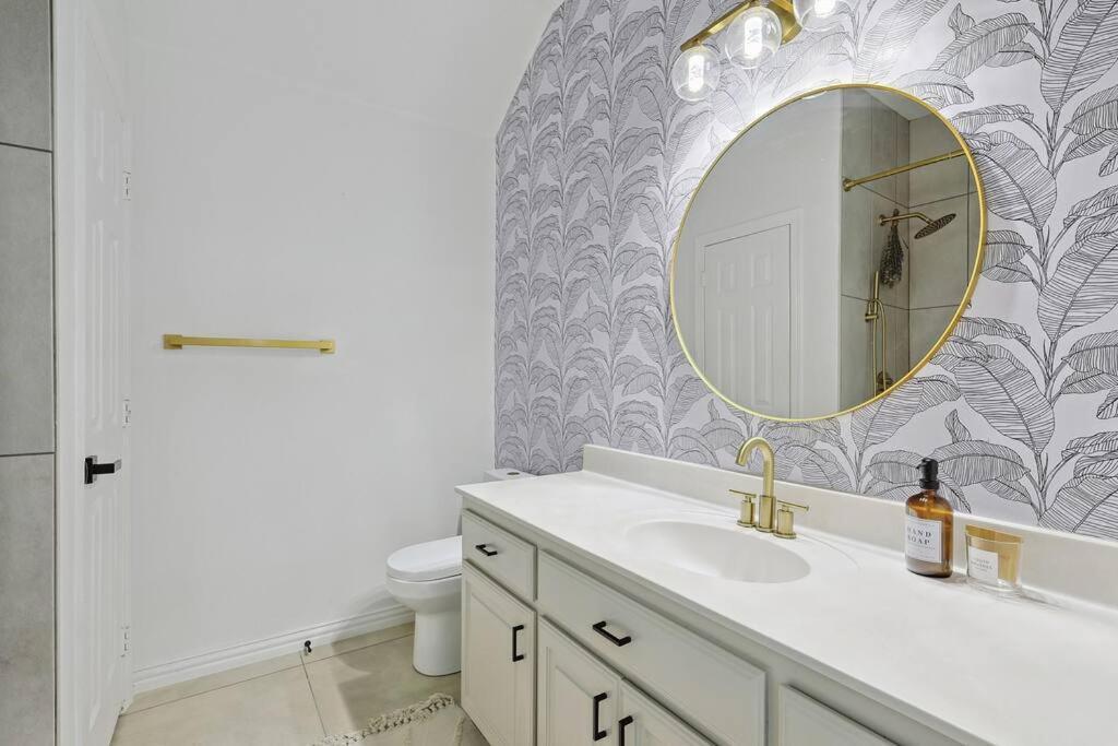 Wellness Oasis 5Br W Pool + Huge Yard + Fire Pit Βίλα Sachse Εξωτερικό φωτογραφία