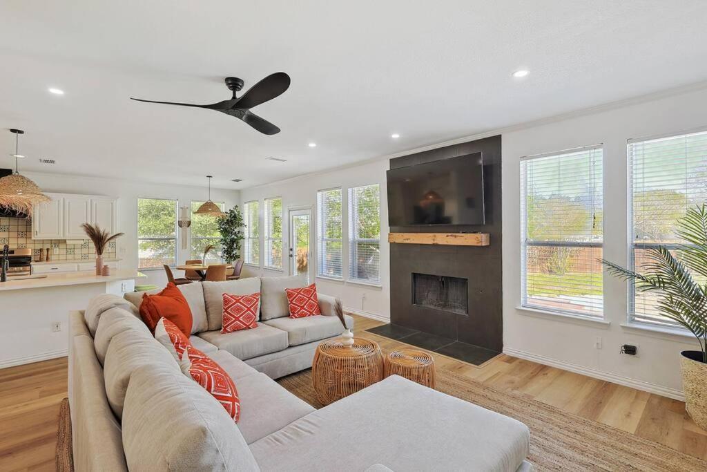 Wellness Oasis 5Br W Pool + Huge Yard + Fire Pit Βίλα Sachse Εξωτερικό φωτογραφία