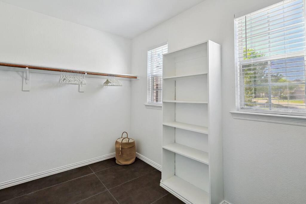 Wellness Oasis 5Br W Pool + Huge Yard + Fire Pit Βίλα Sachse Εξωτερικό φωτογραφία